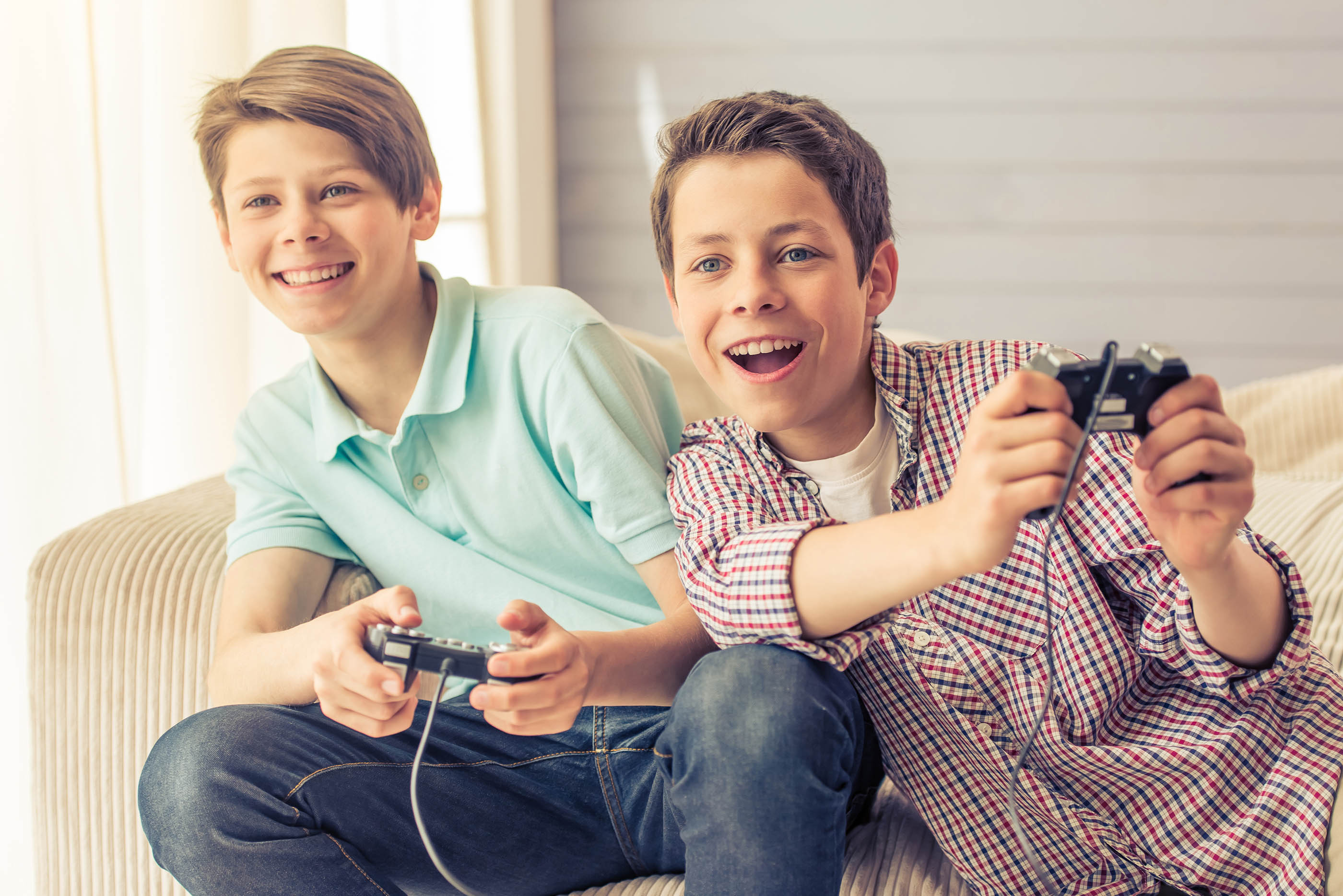 Playing online games is linked to better performance at school among  teenagers