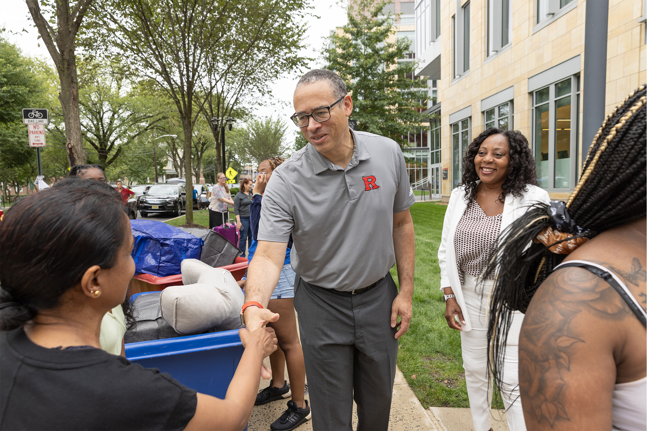 President Jonathan Holloway at the Honors College Move In