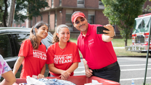 Sal Mena student move in