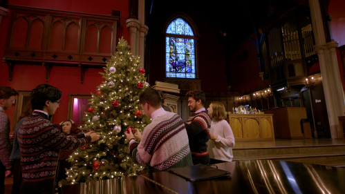 the Handy Street 8 decorating a Christmas tree