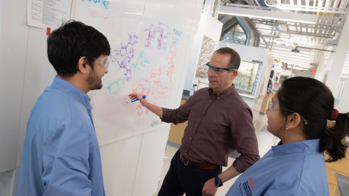 Rutgers Chemistry Professor Alan Goldman works with students