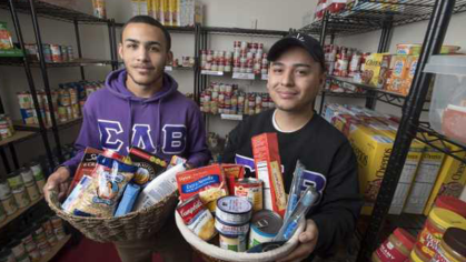 Students donate supplies at food pantry 