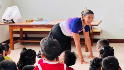 Chelsea A. Fernandez, a Rutgers graduate and Fulbright grant recipient, plays animal charades for school children in Thailand.