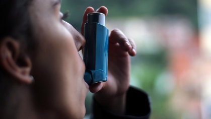woman uses inhaler