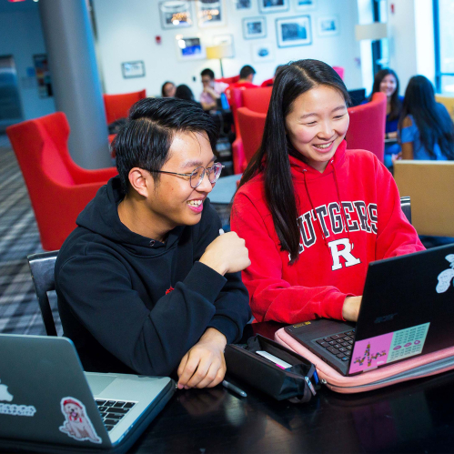 Shanrui Yu (SAS '22) and Jaqueline Sun (SAS '21) work together in the Druskin lounge of Honors College