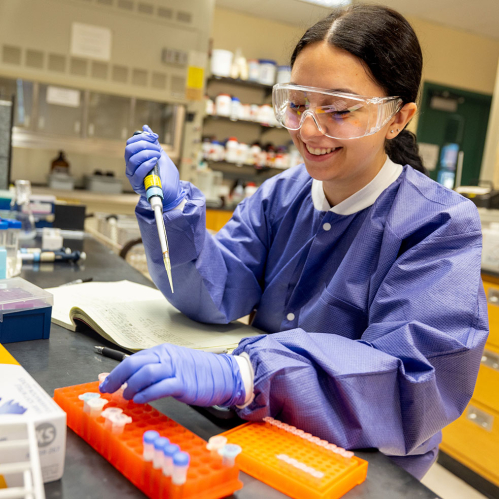 Rutgers SEBS student working in a environmental lab