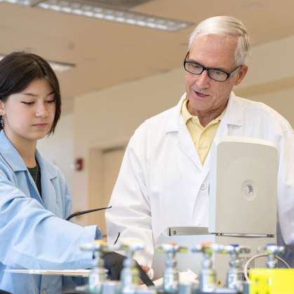  Anna Schicker (SEBS ’27), Paul Meers, Ph.D, Undergraduate Program Director, Biotechnology