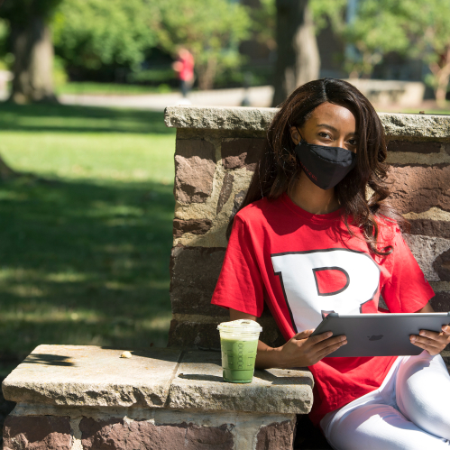 Rutgers student with Ipad