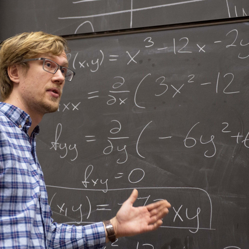Mathematics postdoc Jacek Cyranka teaches fluid dynamics in Calculus II class.