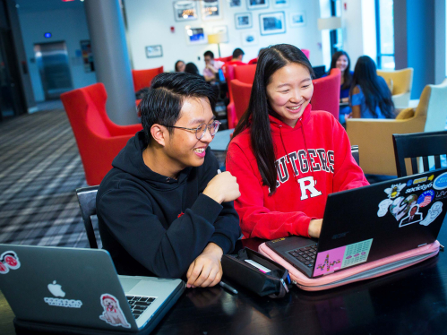 Shanrui Yu (SAS '22) and Jaqueline Sun (SAS '21) work together in the Druskin lounge of Honors College