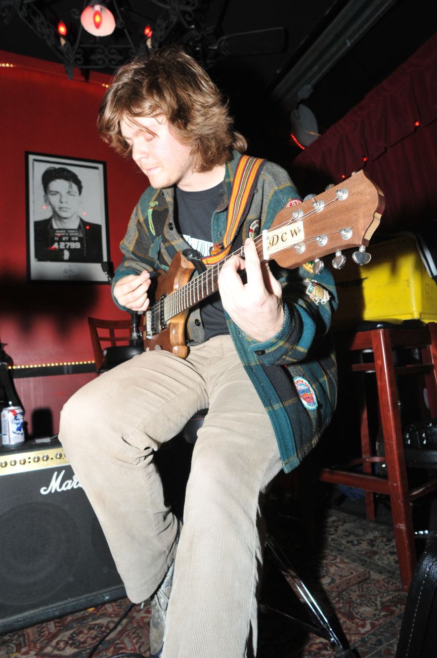 Tom Stratton performing