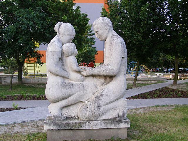 parents, child statue