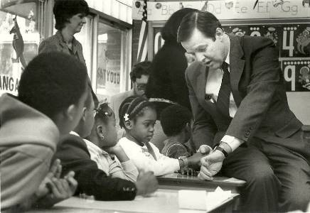 Governor Tom Kean visits students in a New Jersey classroom in the early days of the Alternate Route Program. 