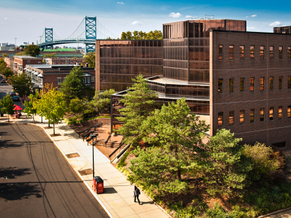 RU–Camden Business Science building and the Ben Franklin Bridge