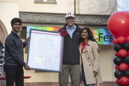 Student assembly presents Holloway with Resolution