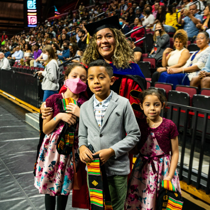 Jazmin Puicon and her three children