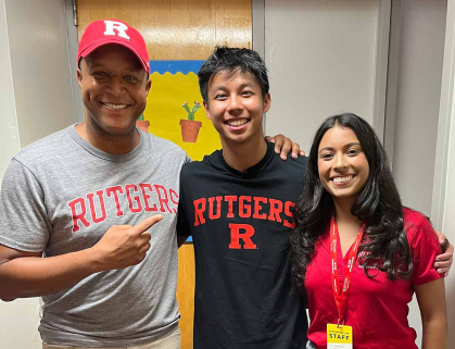 Craig Melvin (left) of the 'Today' show poses for the camera with Ethan Thai and resident assistant Shriya Ahuja.