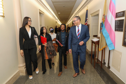 Jonathan Hollowing walking the halls of the capitol building with students 