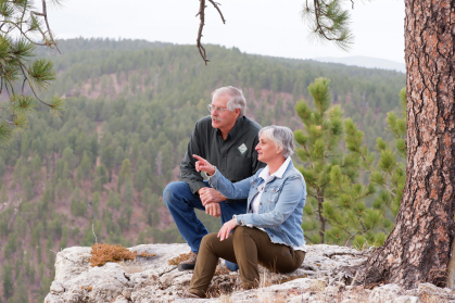 Alumnus Bob Burns and his wife, Mary LaHood